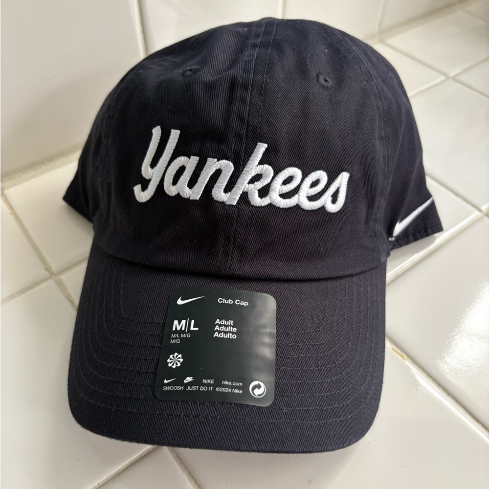 NWT Nike New York Yankees NY Adult Mens Club Cap Baseball Hat Navy White M/L $30